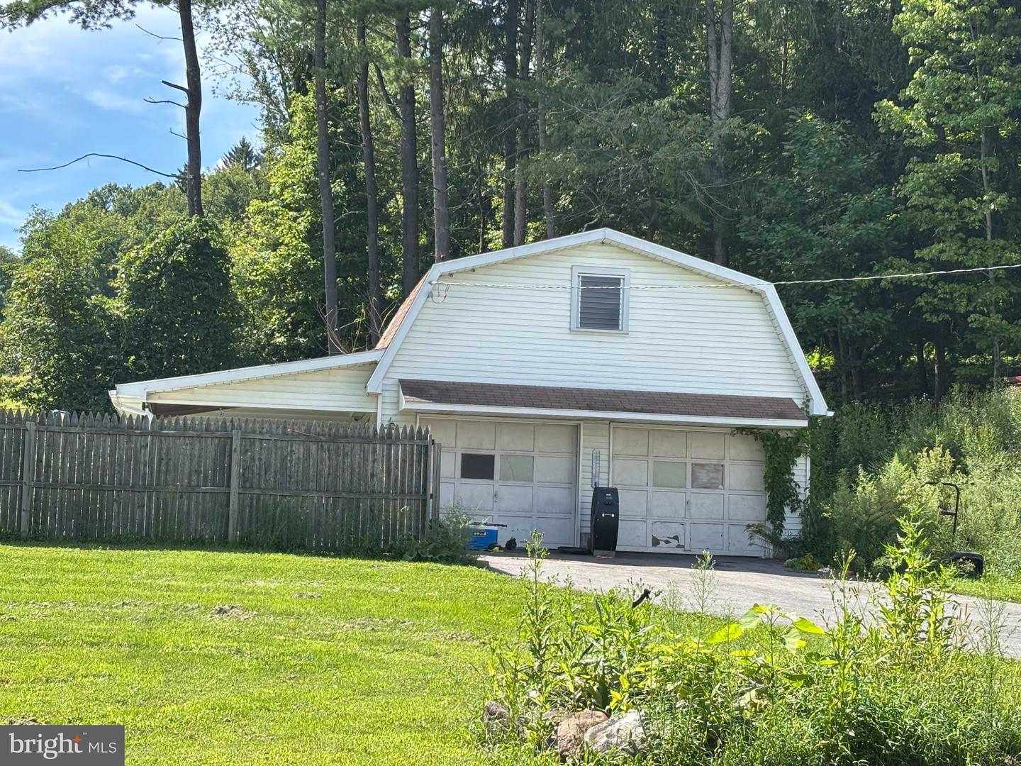 231 Laurel Rd Property Photo 6