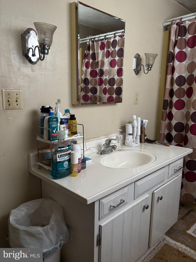 231 Laurel Rd Property Photo 21