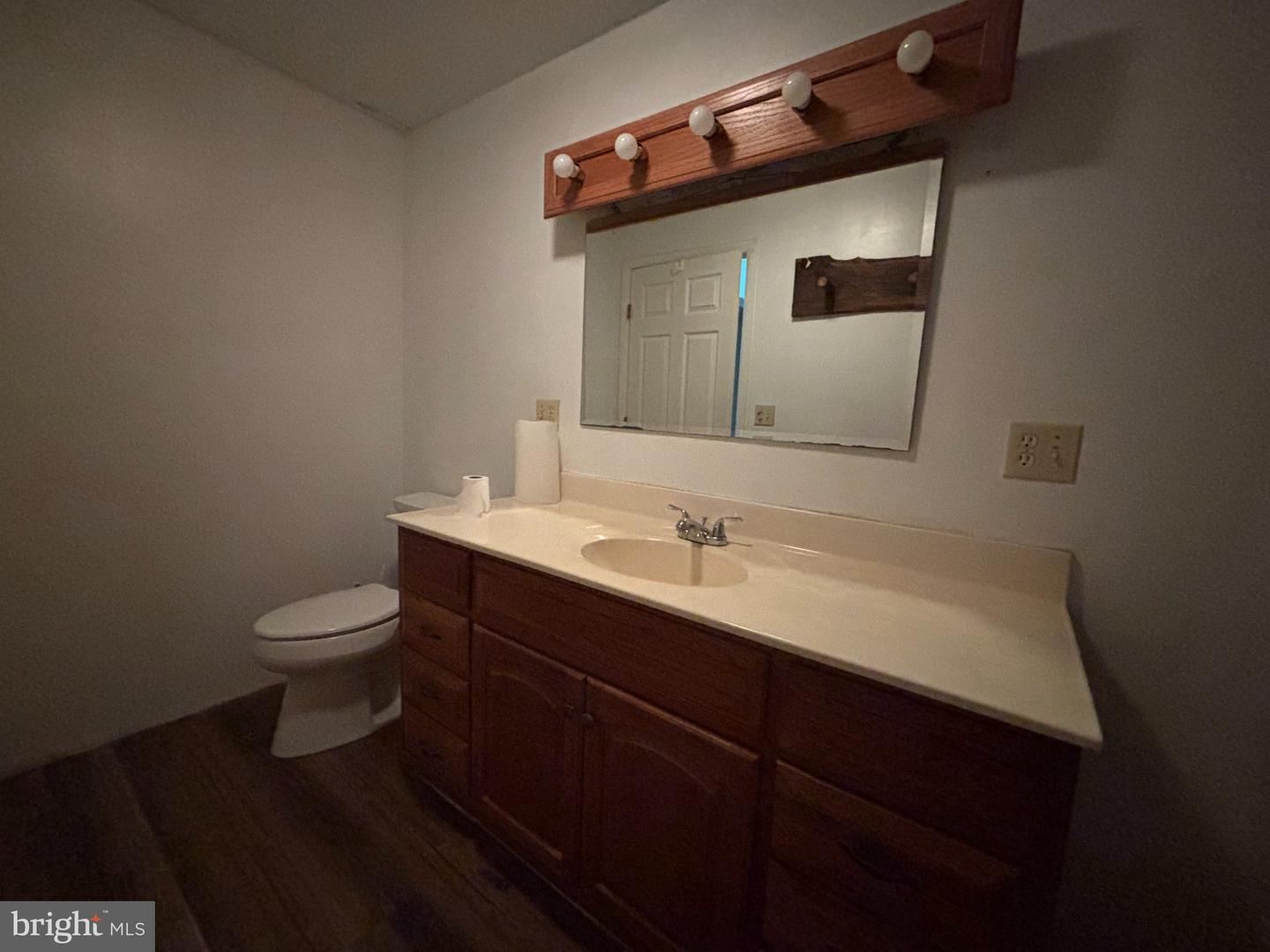 231 Laurel Rd Property Photo 32
