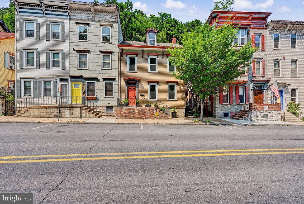 54 W BROADWAY Property Photo 1