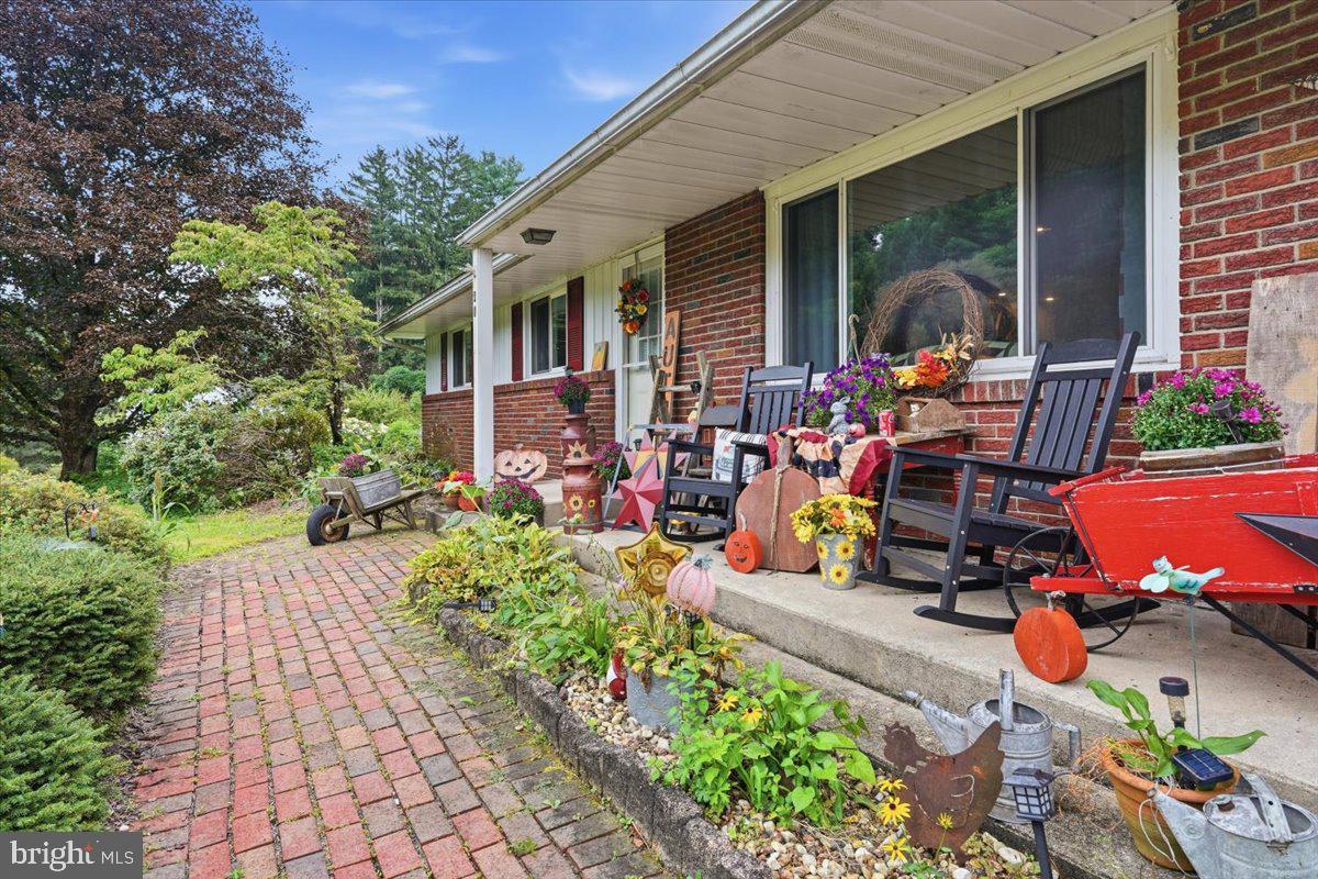 20 Serfass Ln Property Photo 9