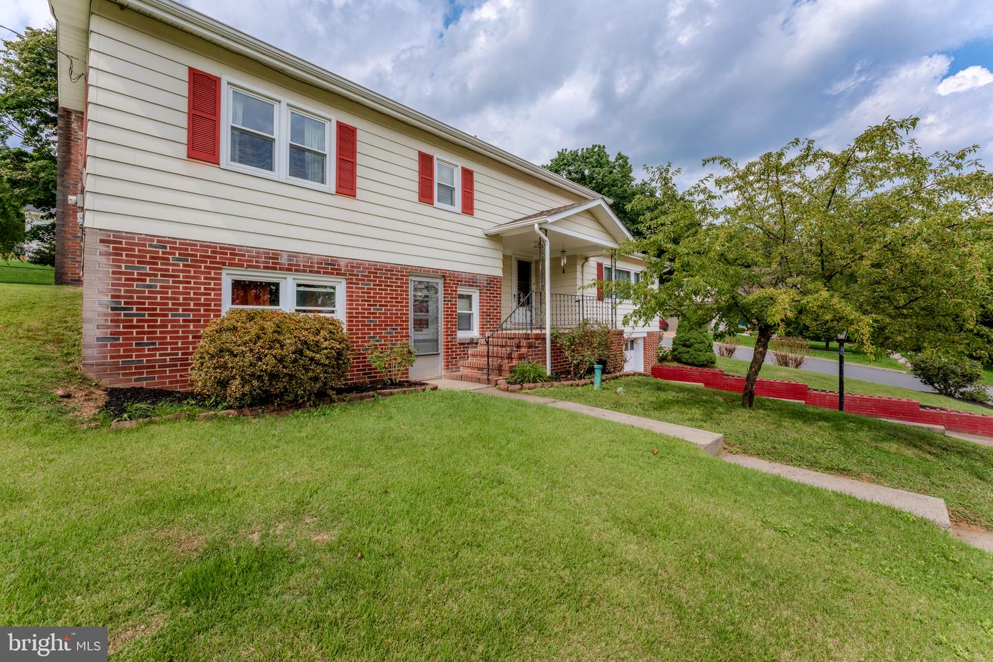 14 Brook Dr Property Photo 6
