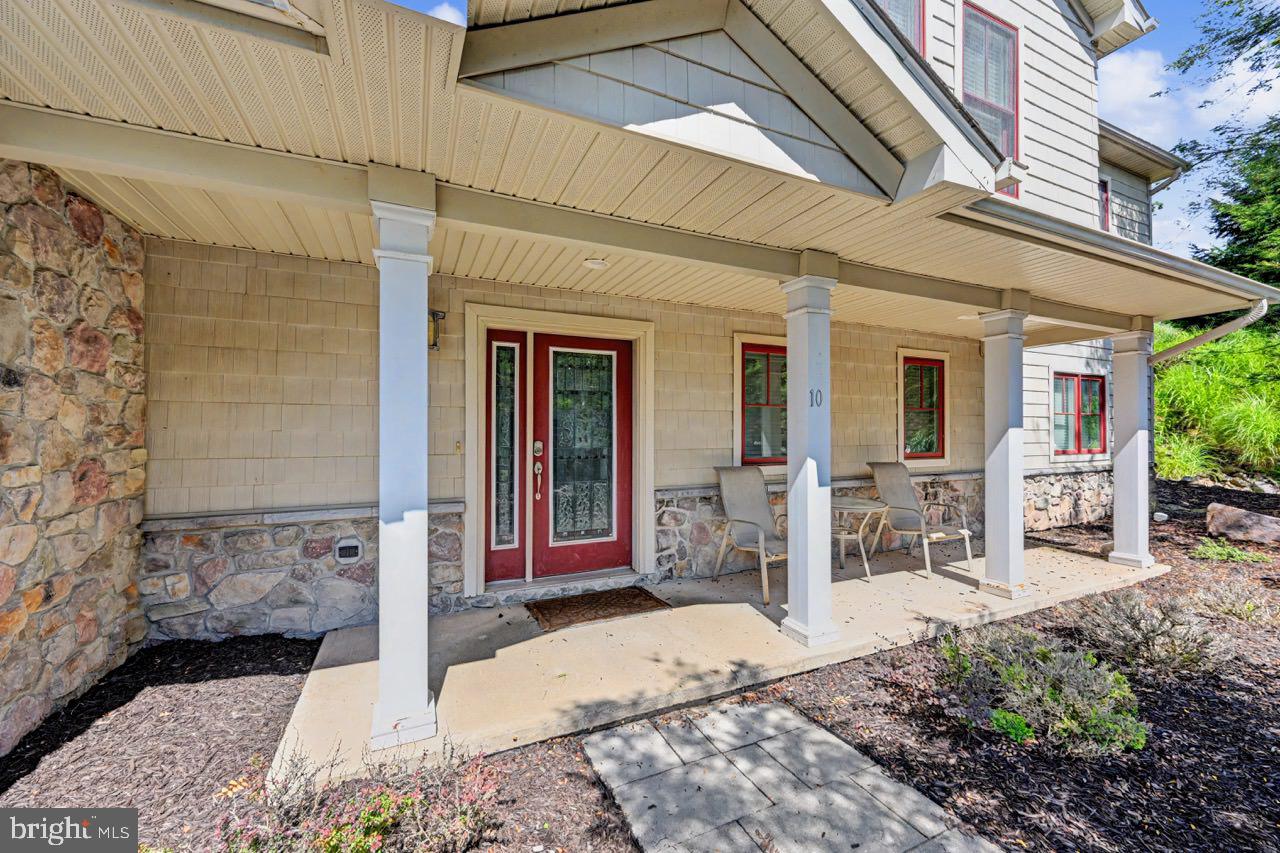 10 Bluestone Ct Property Photo 9