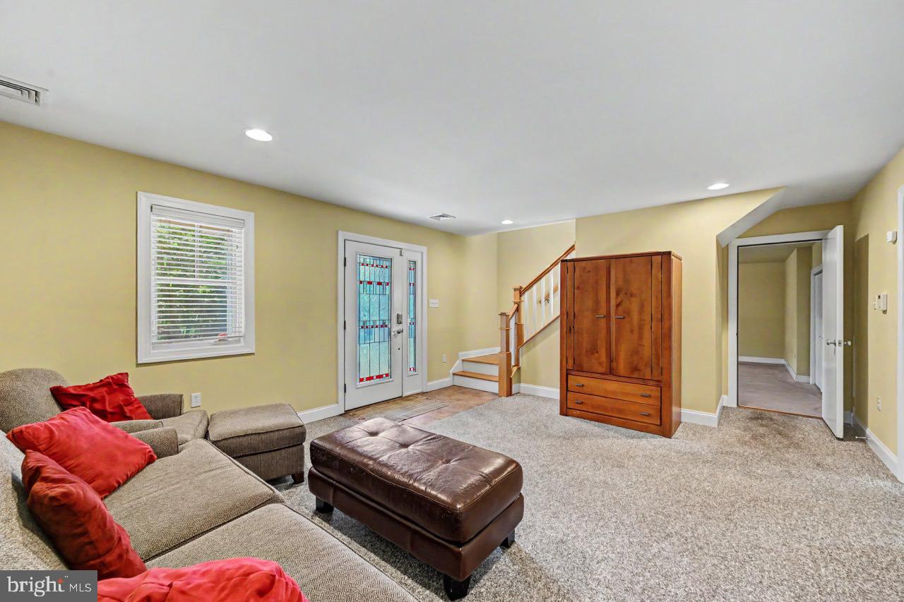 10 Bluestone Ct Property Photo 12