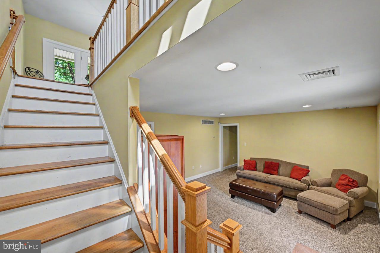 10 Bluestone Ct Property Photo 14