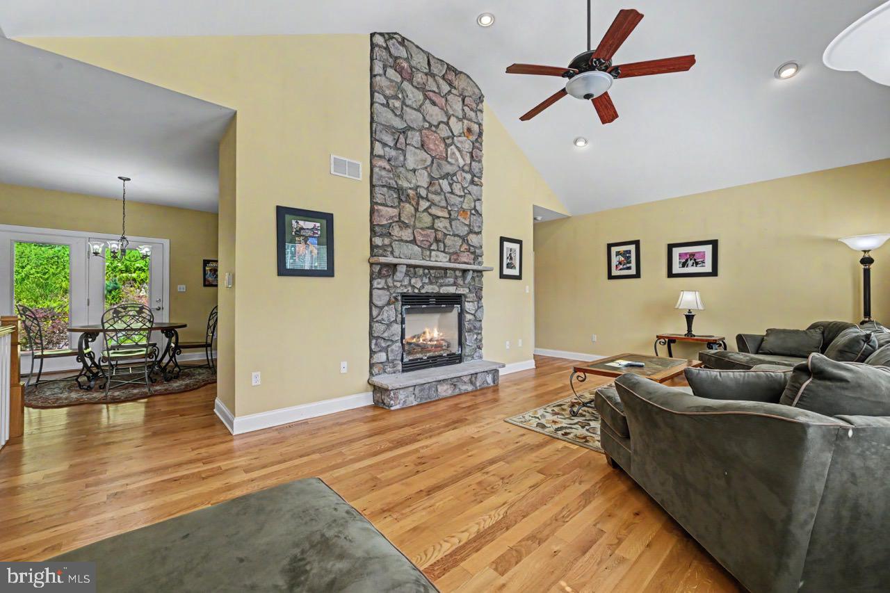 10 Bluestone Ct Property Photo 15