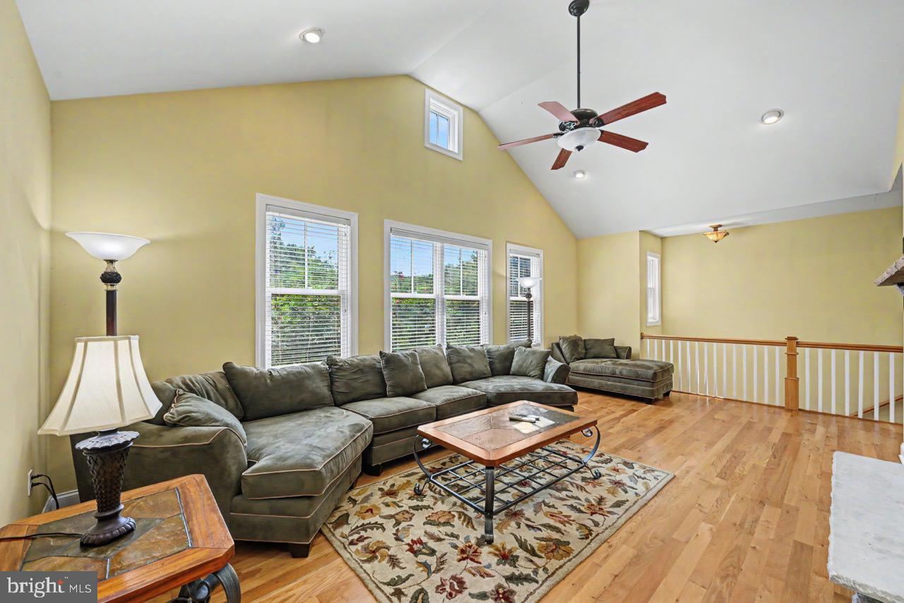 10 Bluestone Ct Property Photo 17