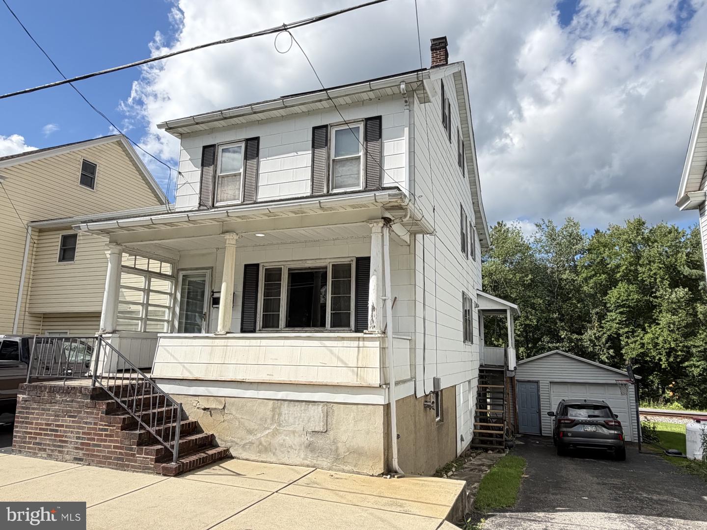 46 E Mill St Property Photo 1