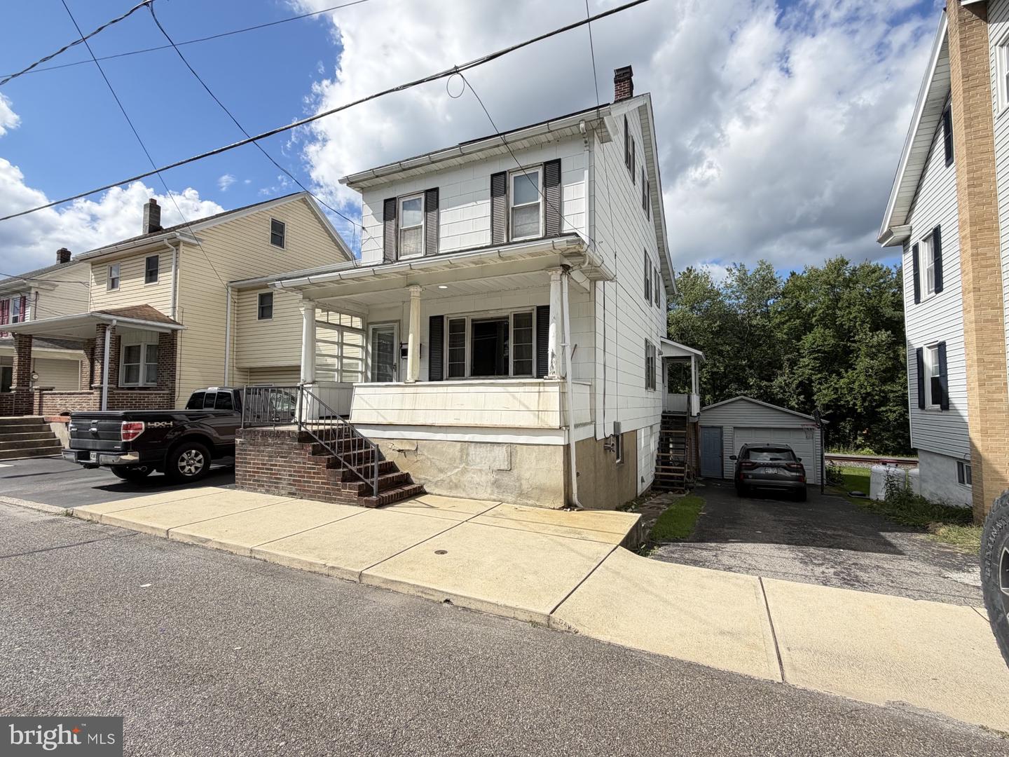 46 E Mill St Property Photo 3