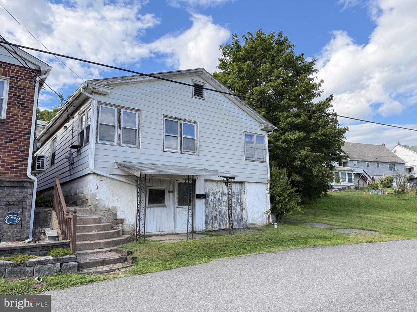 17 E Mussmano Property Photo 1
