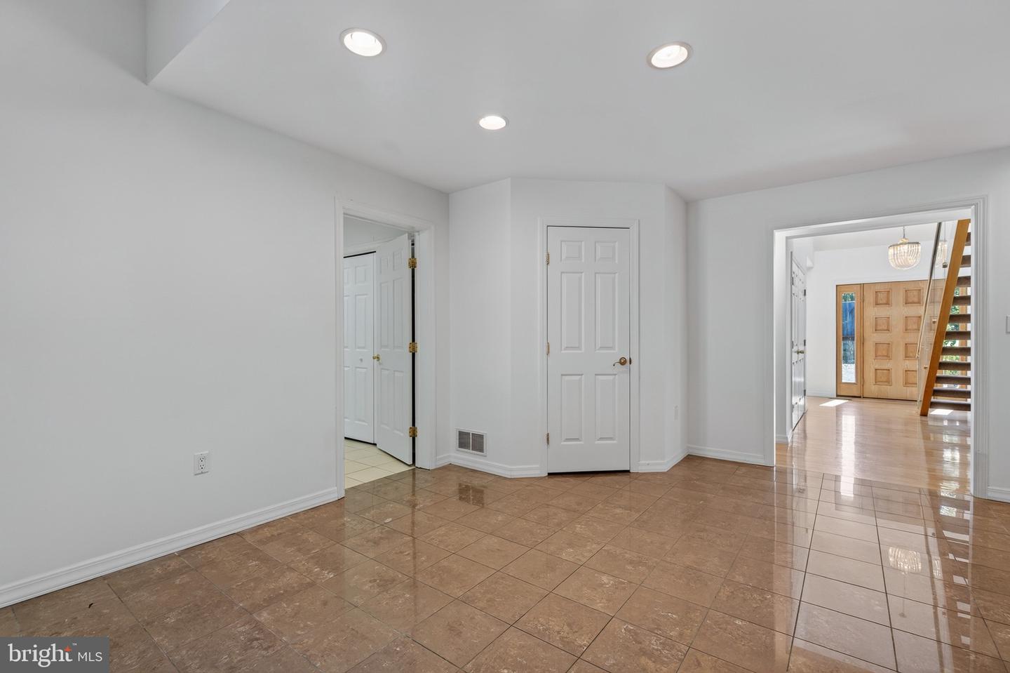 33 Oak Ct Property Photo 25