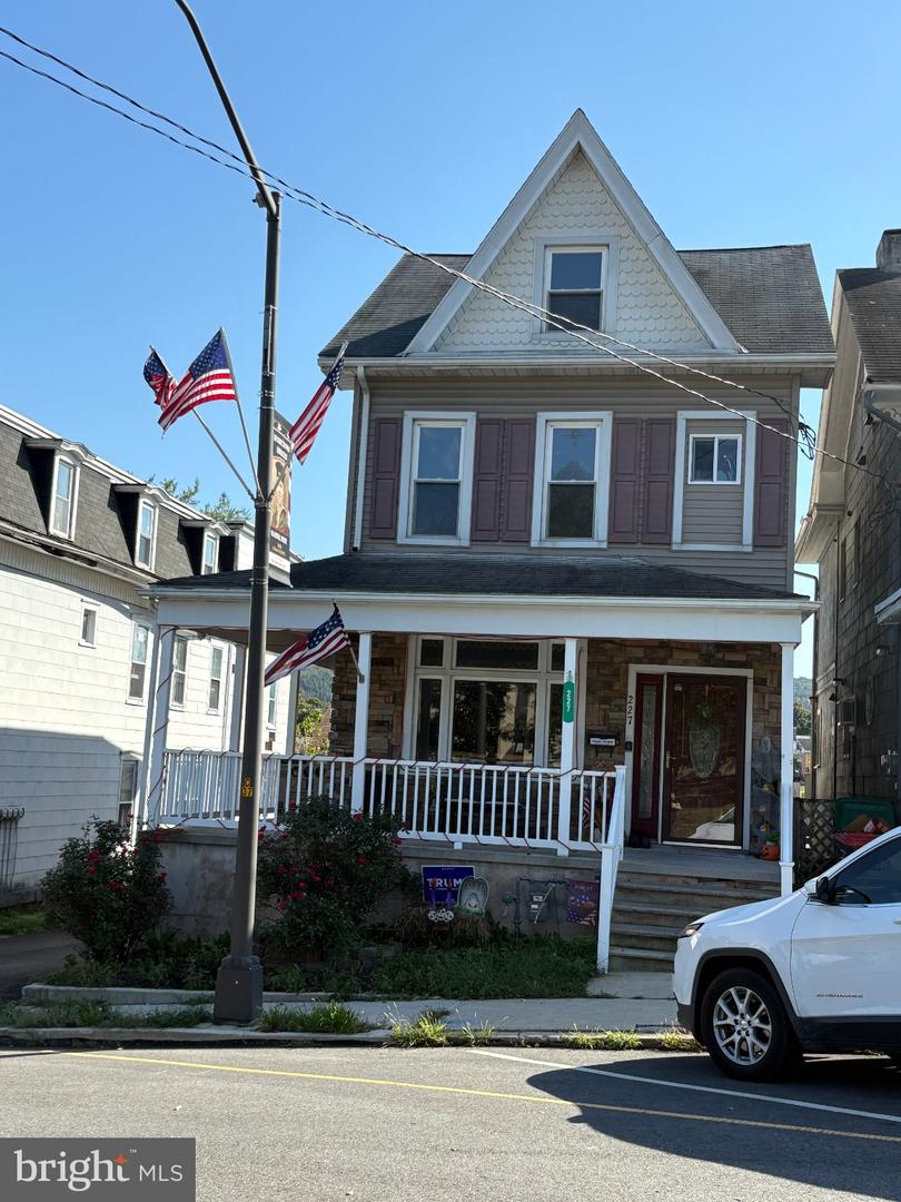 227 SOUTH ST Property Photo 1
