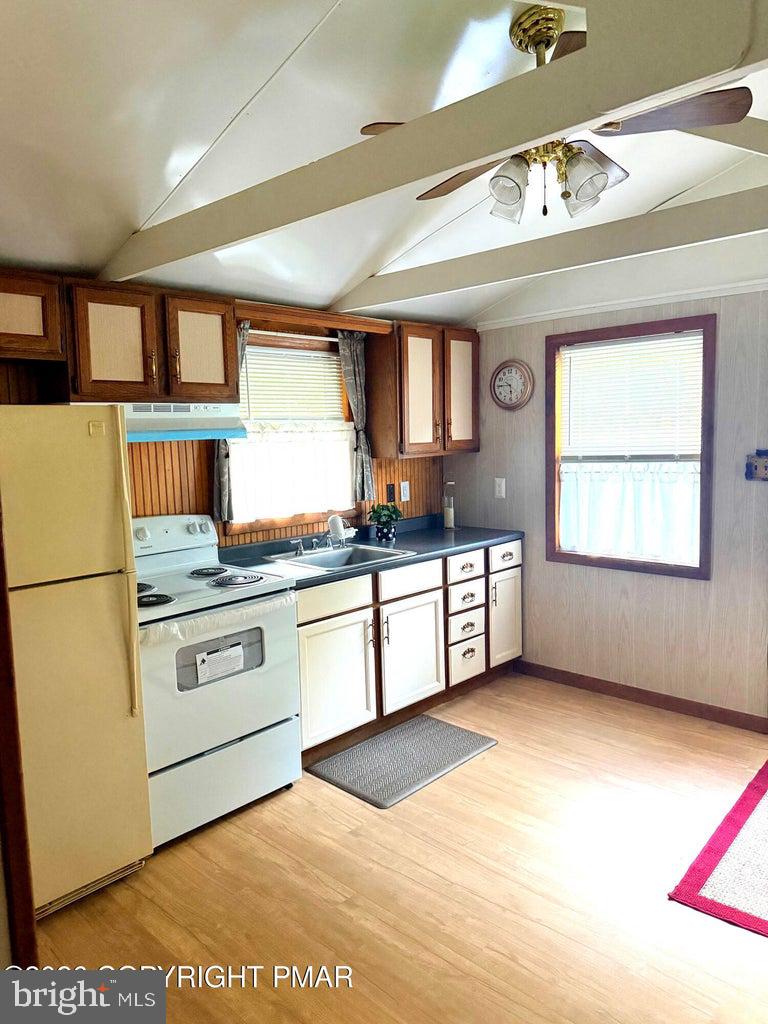 76 Woodland Rd Property Photo 6