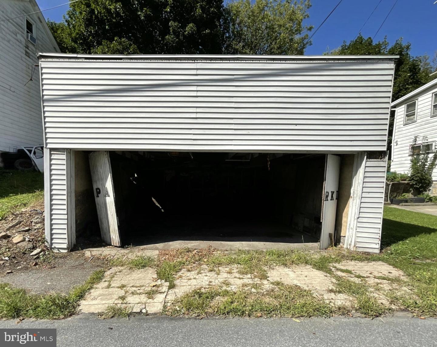 320 W Ridge St Property Photo 29