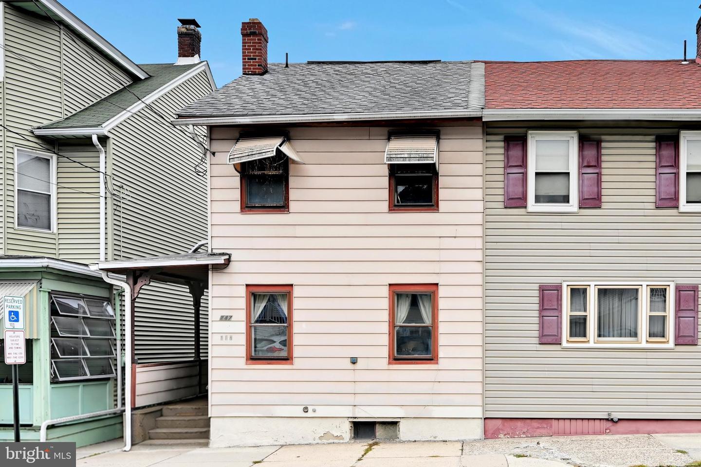 247 E BERTSCH ST Property Photo 1