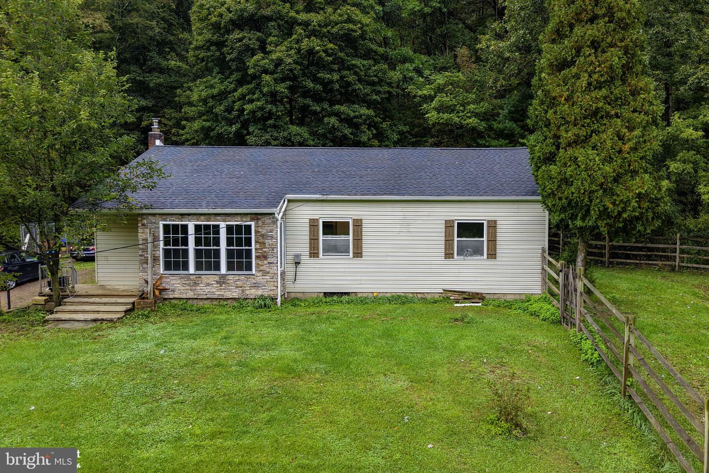2865 Hemlock St Property Photo 1
