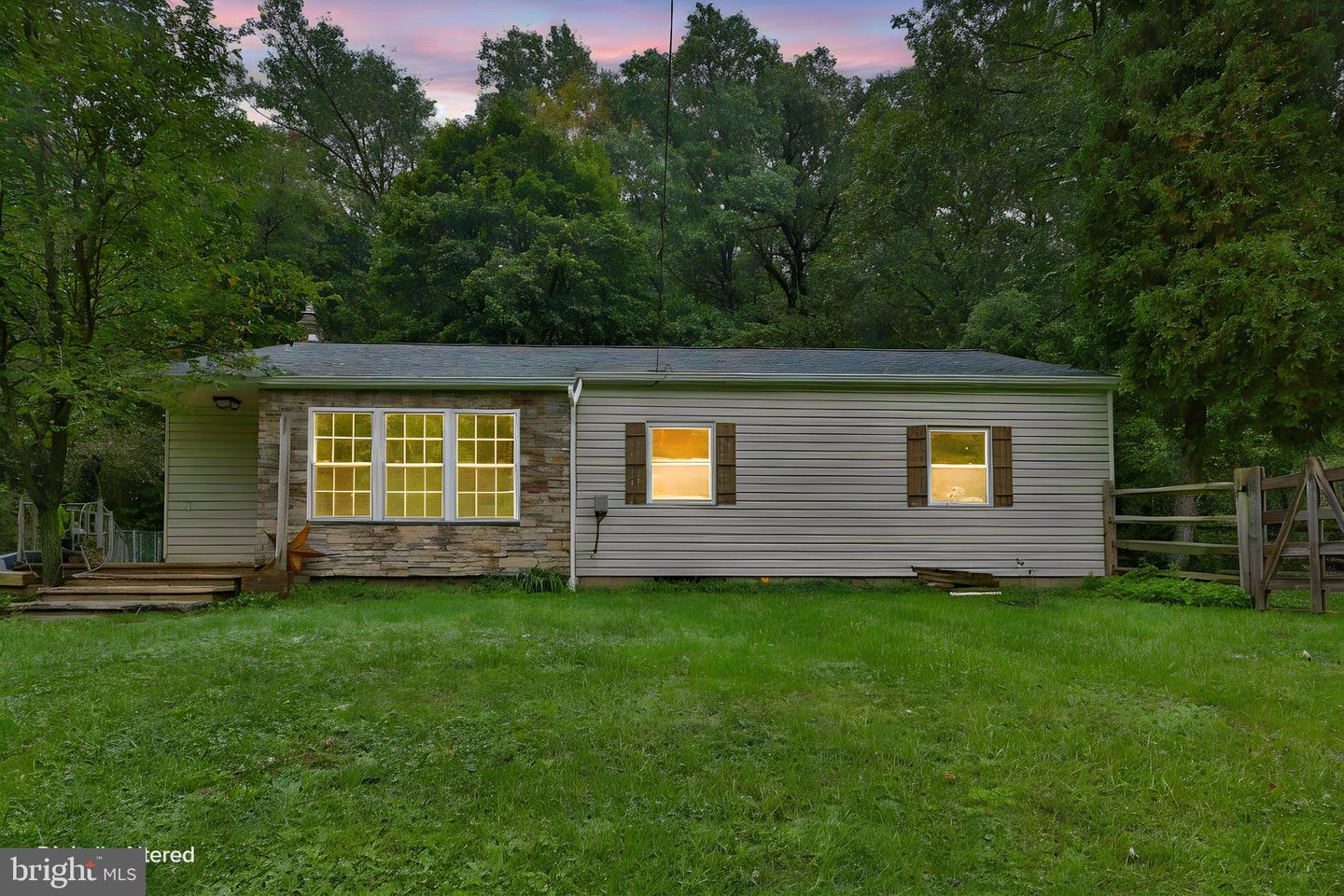 2865 Hemlock St Property Photo 2
