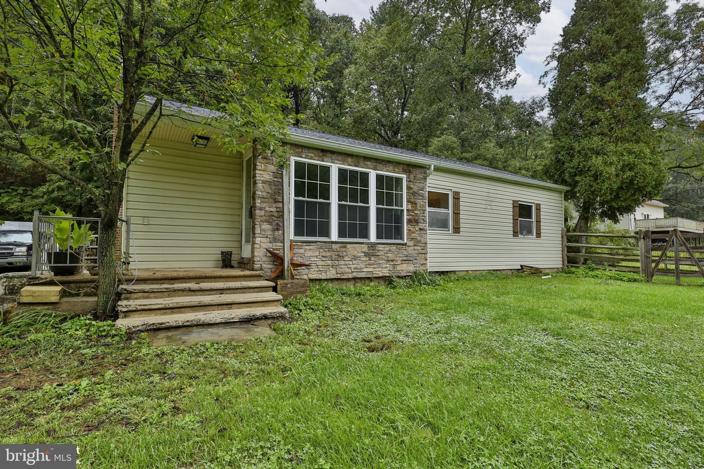 2865 Hemlock St Property Photo 3