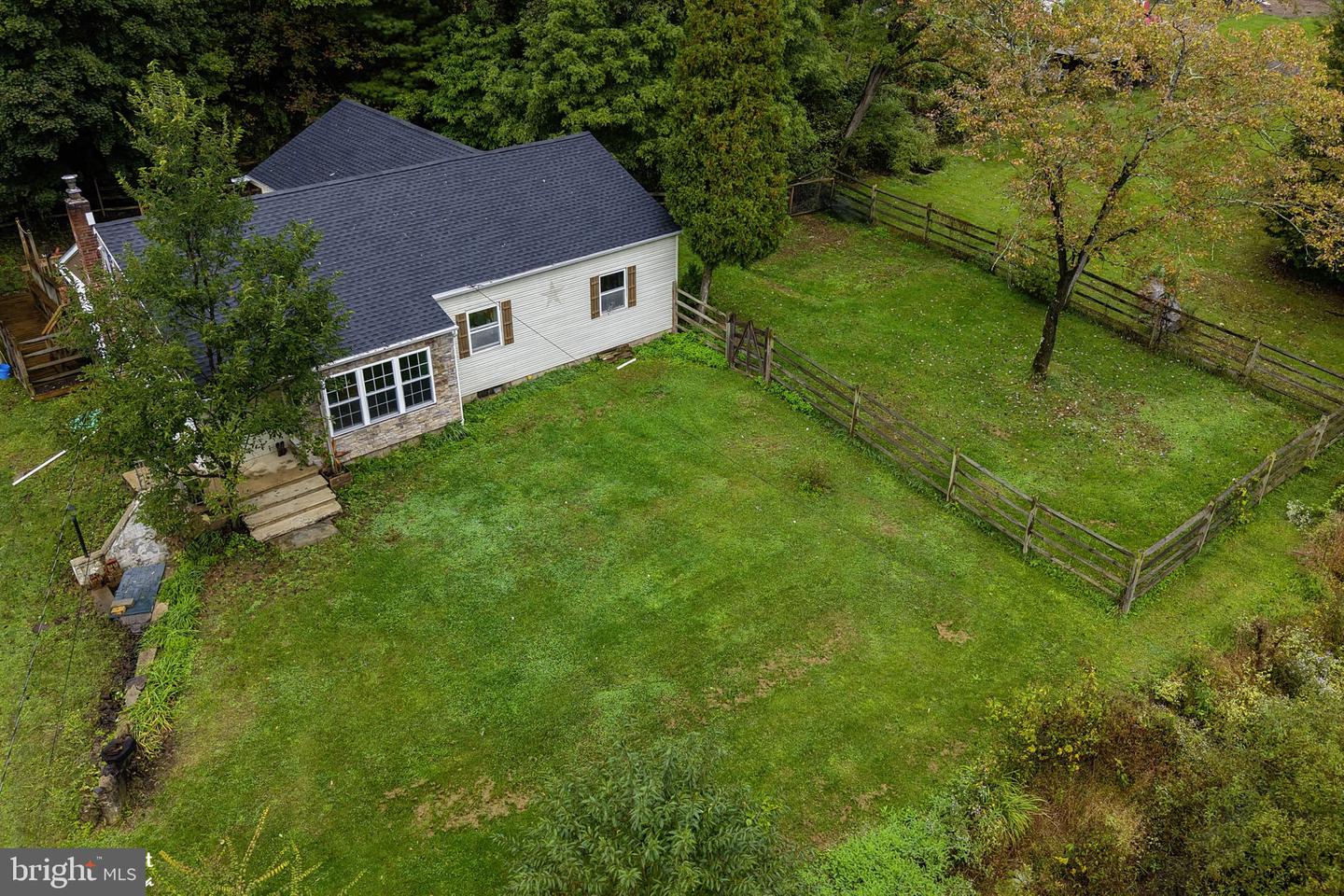 2865 Hemlock St Property Photo 4