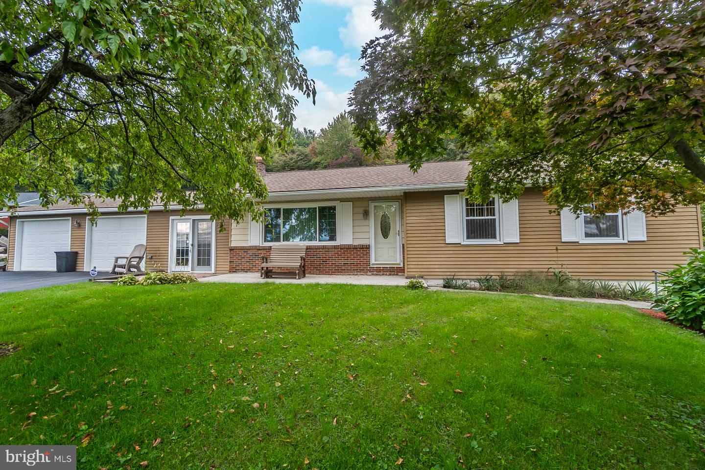 416 Briar St Property Photo 5