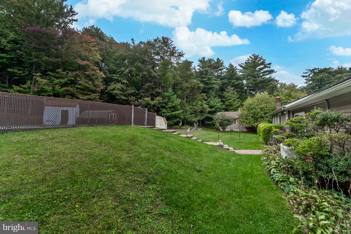 416 Briar St Property Photo 6