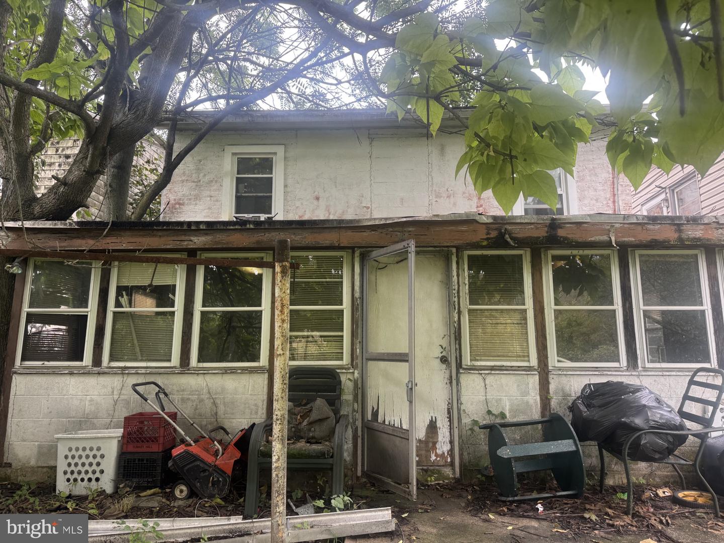932 Edgemont Ave Property Photo 4