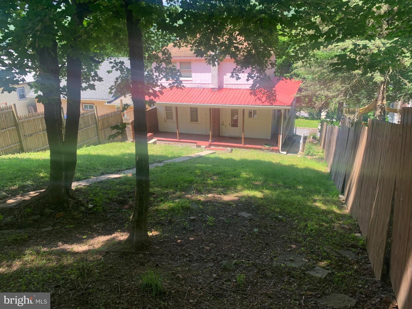 421 E Railroad St Property Photo 6