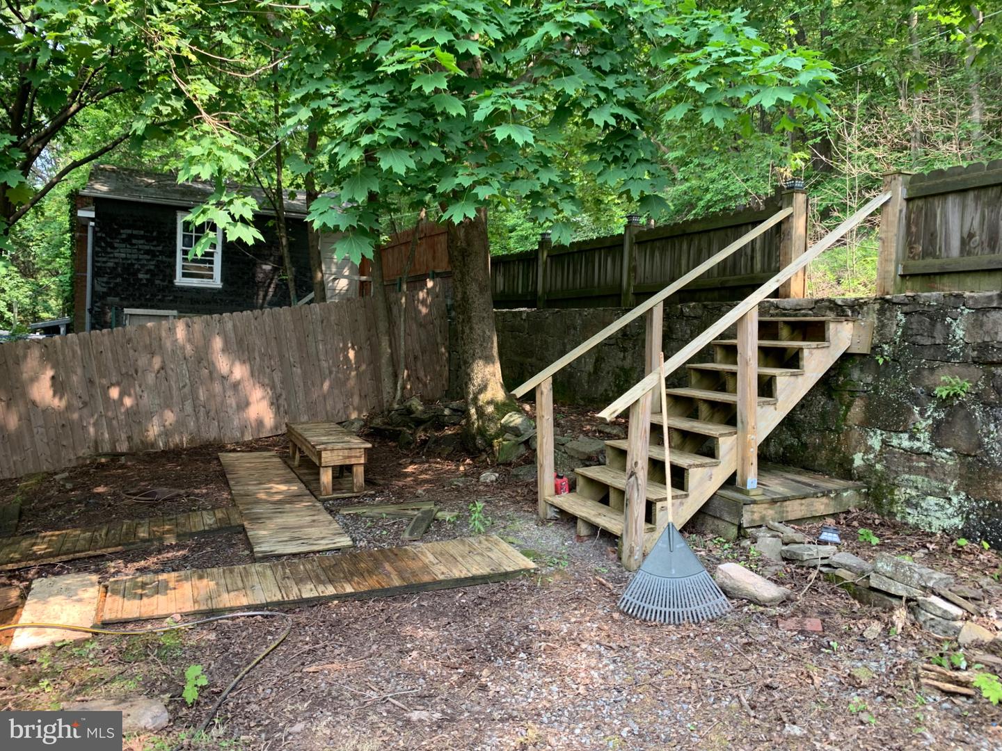 421 E Railroad St Property Photo 8