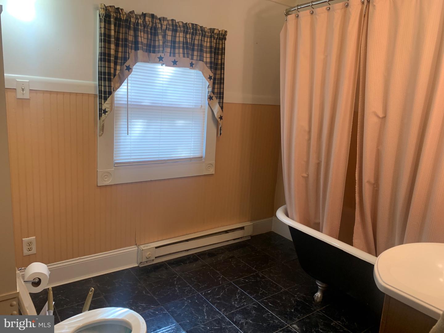 421 E Railroad St Property Photo 24