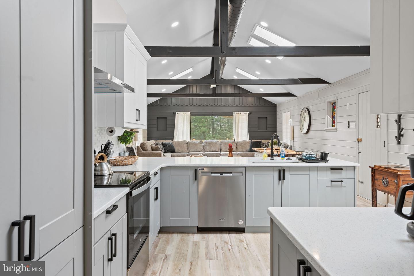 PACC2008308 Property Photo 6
