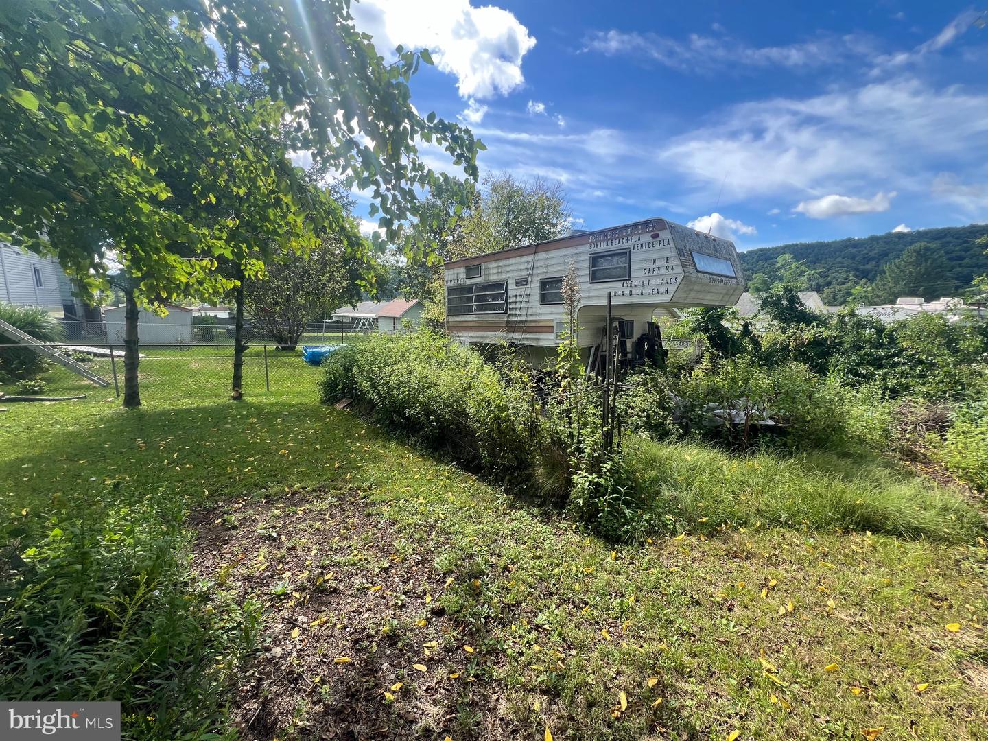 374 Fairview St Property Photo 10