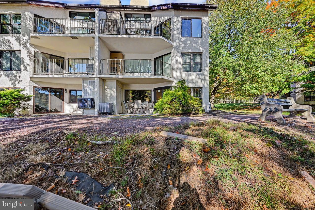 59 Midlake Dr #101 Property Photo 3