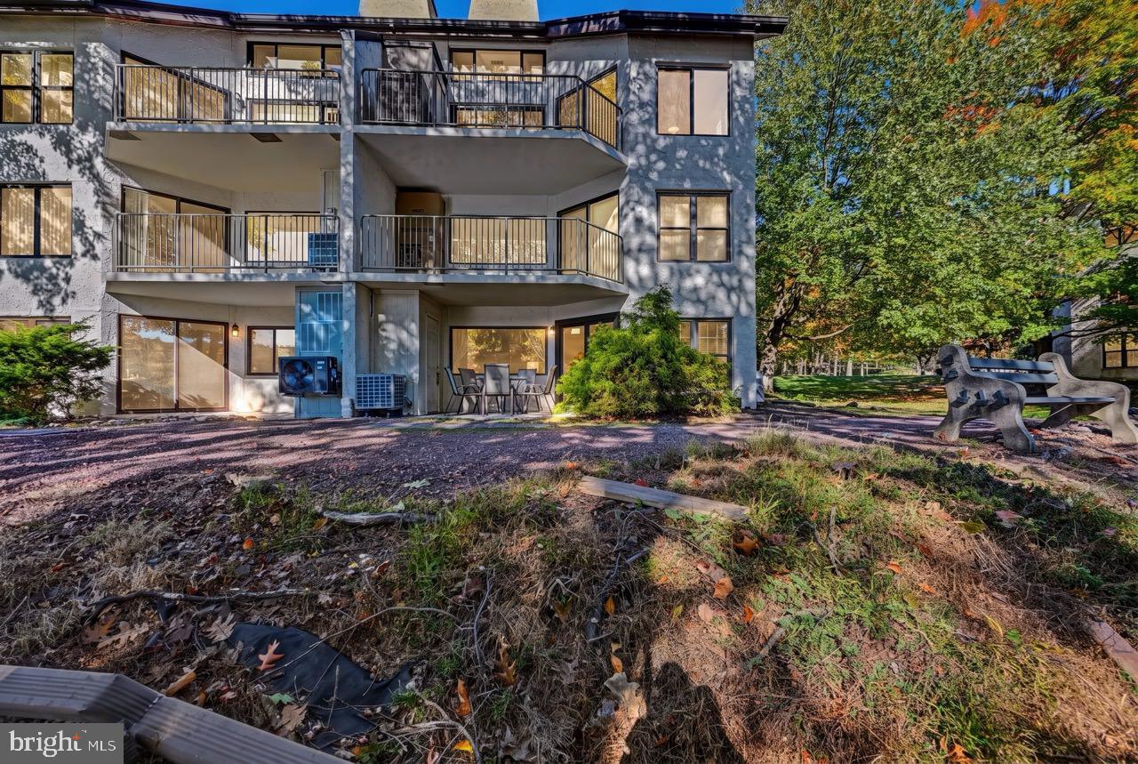 59 Midlake Dr #101 Property Photo 4