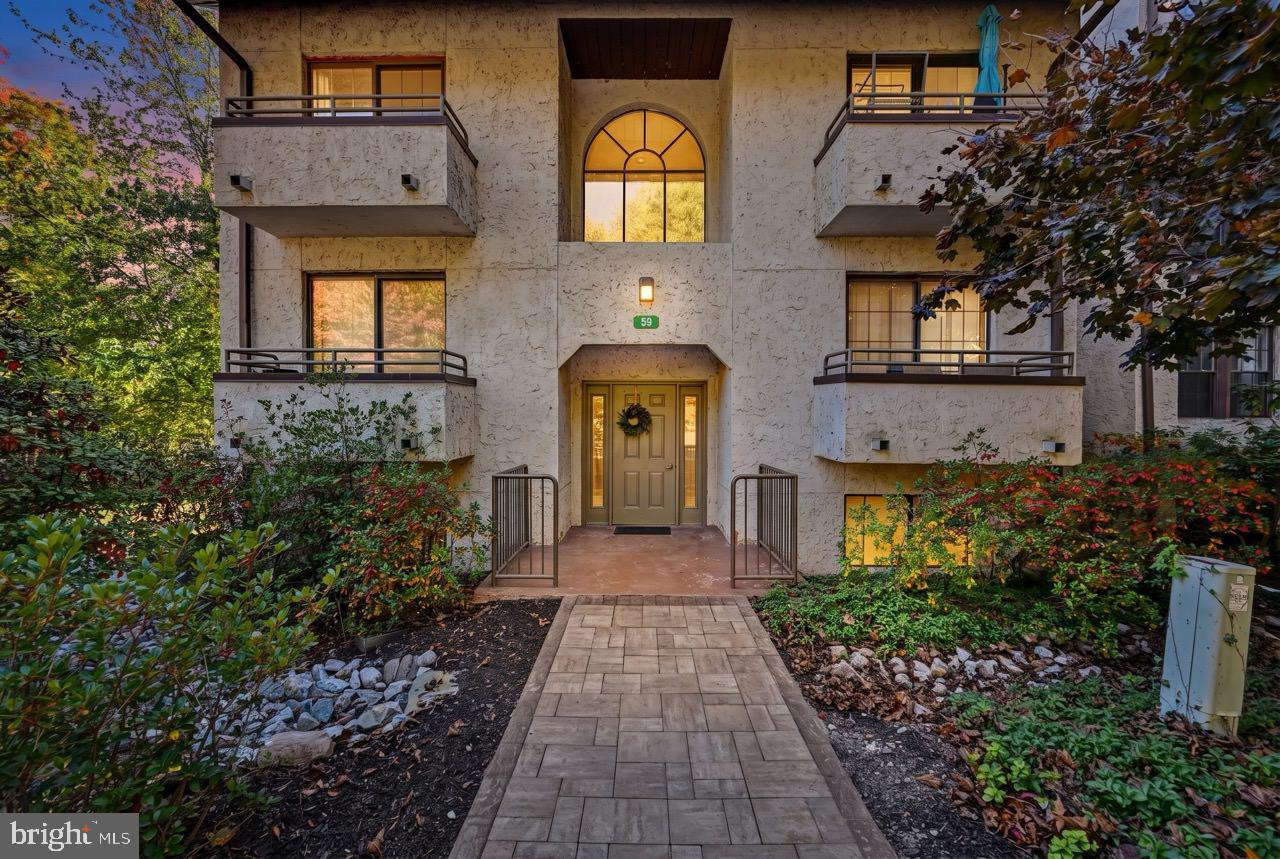 59 Midlake Dr #101 Property Photo 10