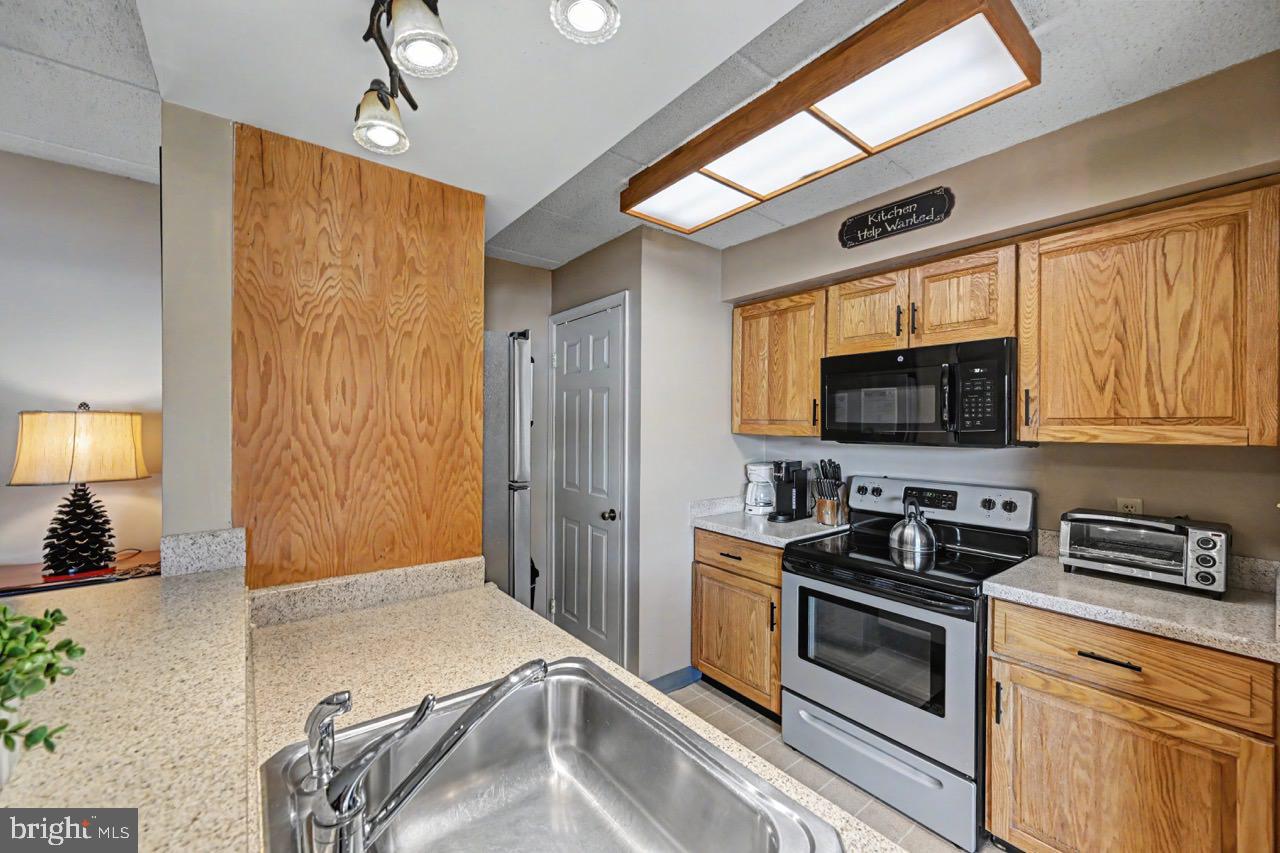 59 Midlake Dr #101 Property Photo 27