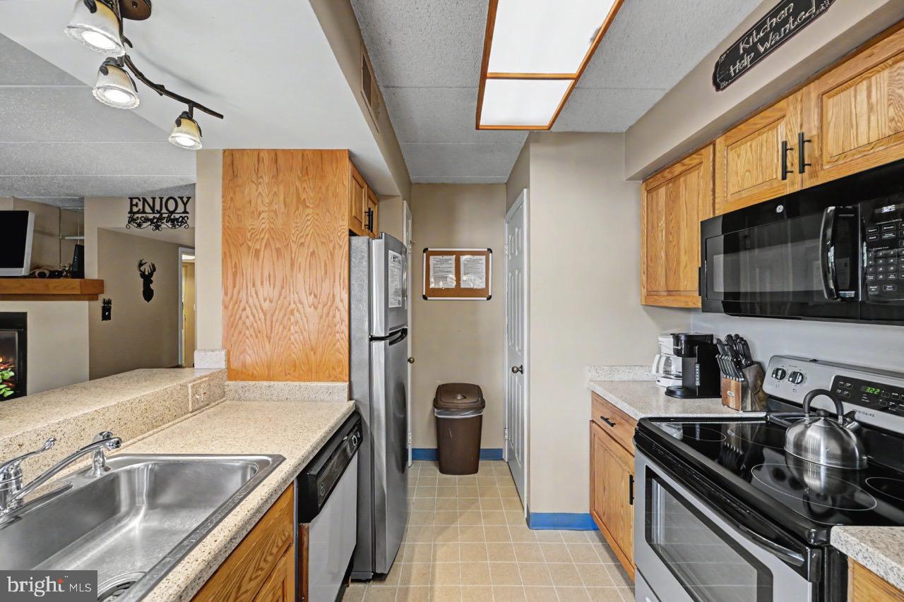 59 Midlake Dr #101 Property Photo 32
