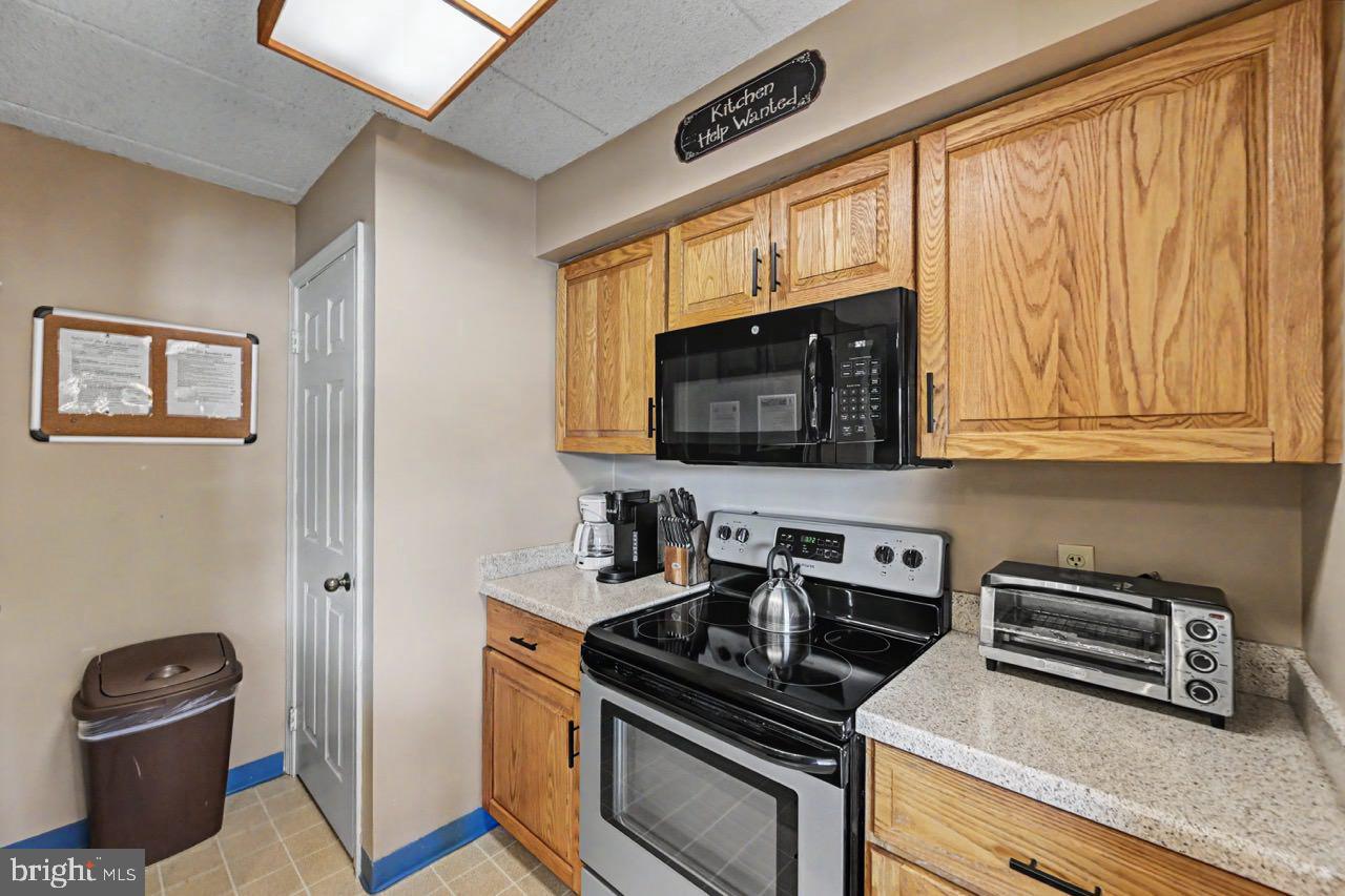 59 Midlake Dr #101 Property Photo 33