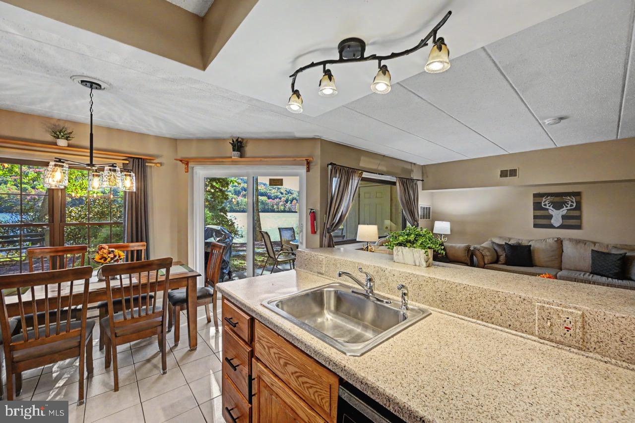 59 Midlake Dr #101 Property Photo 36