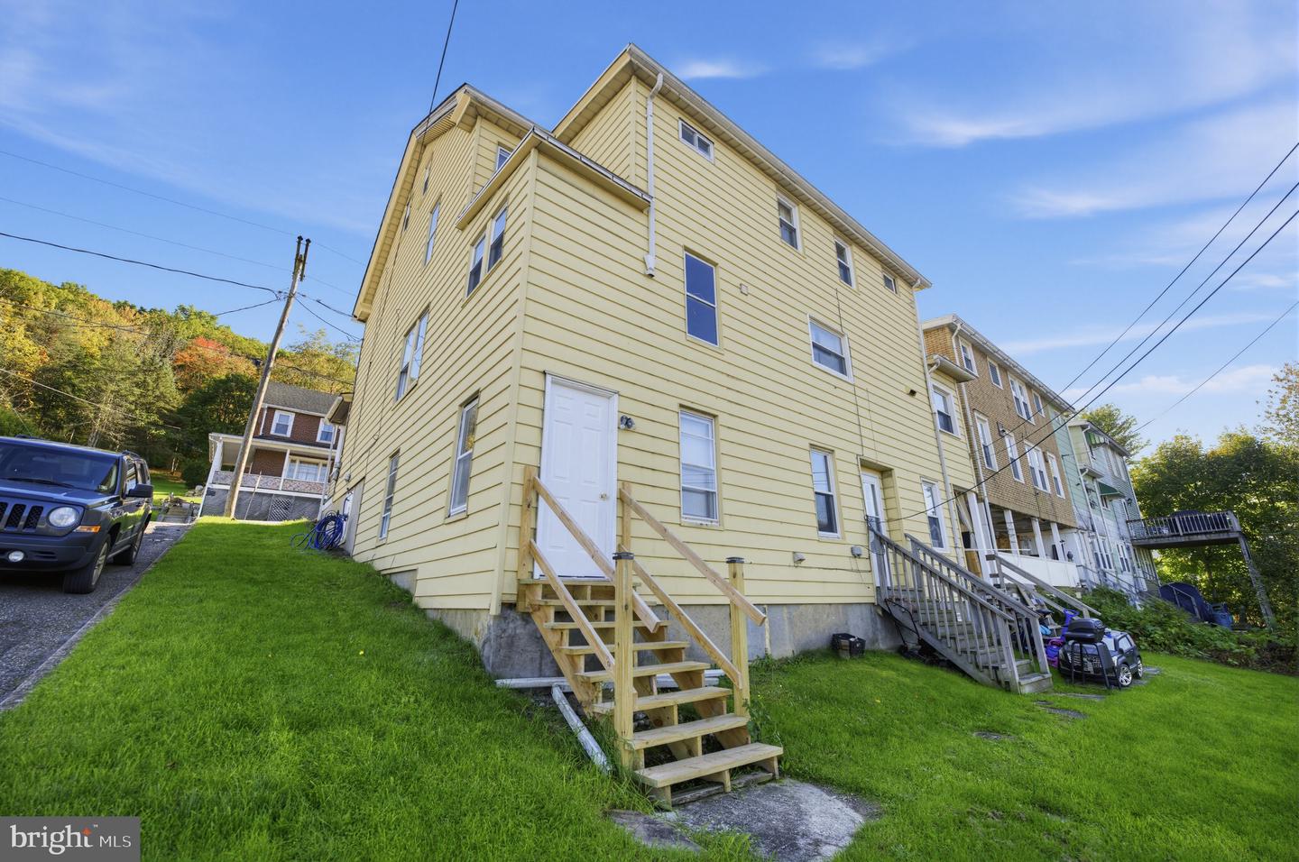 72 E Railroad St Property Photo 3