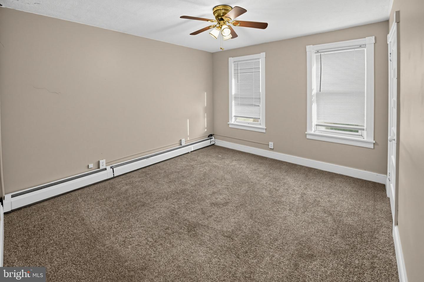 72 E Railroad St Property Photo 13