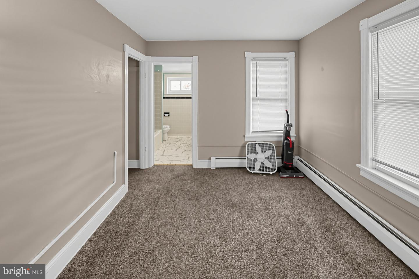 72 E Railroad St Property Photo 14