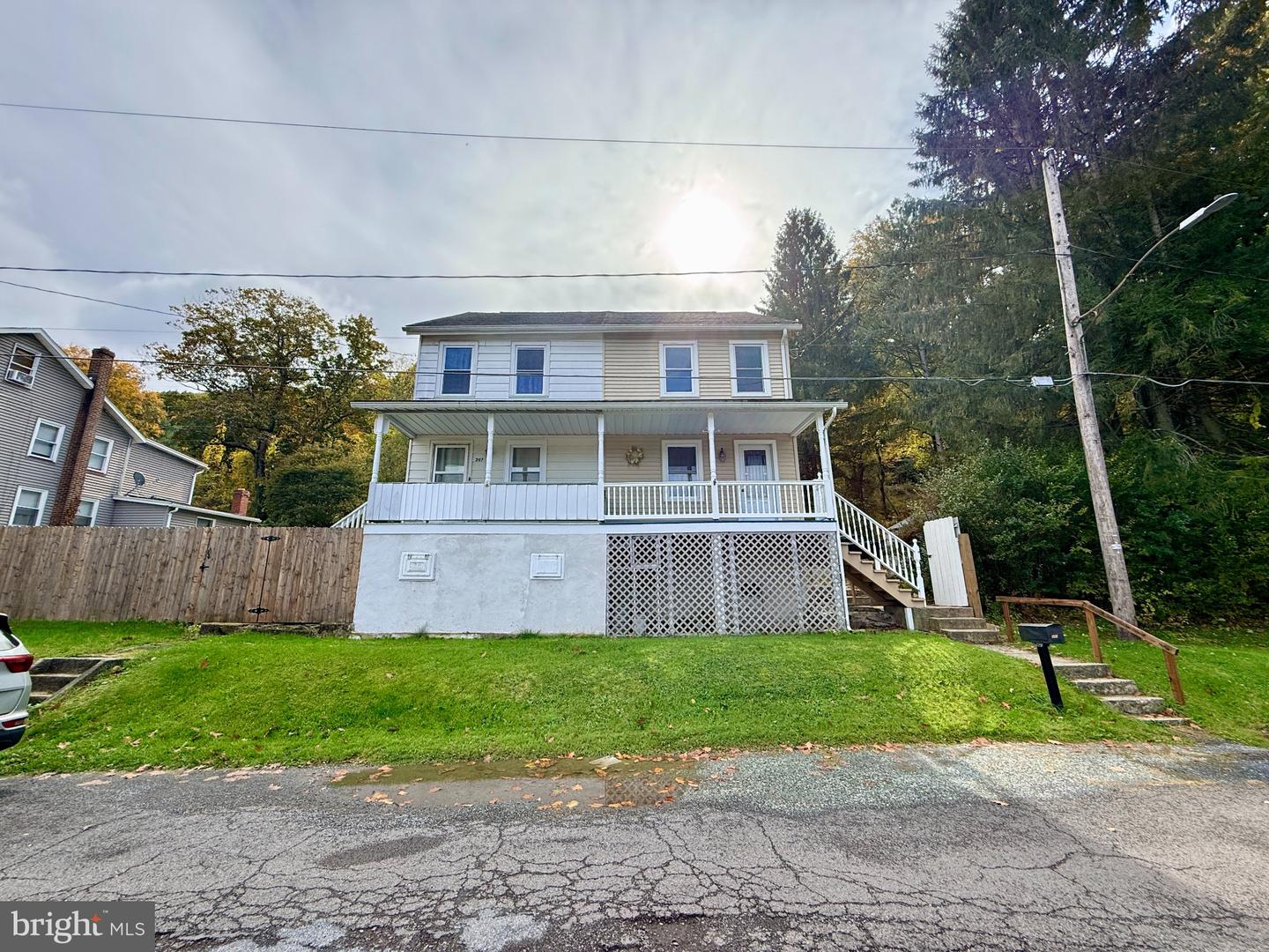 207-209 Yard St Property Photo 1