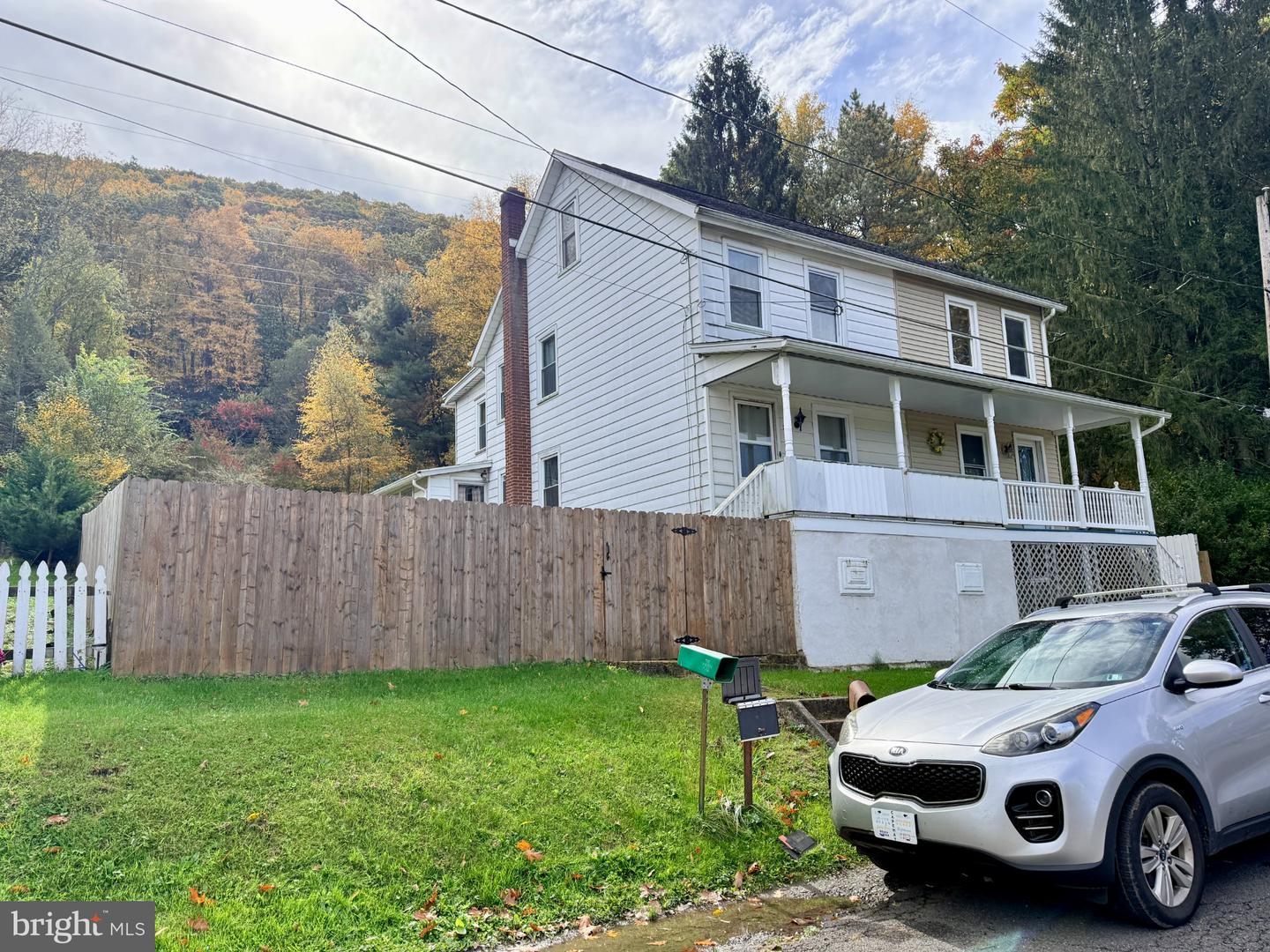 207-209 Yard St Property Photo 4