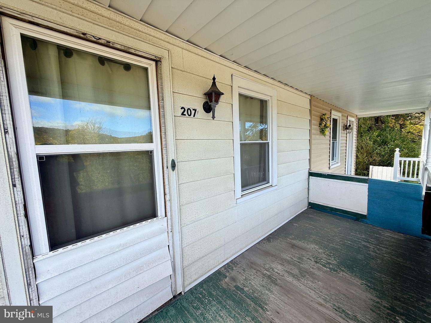 207-209 Yard St Property Photo 6