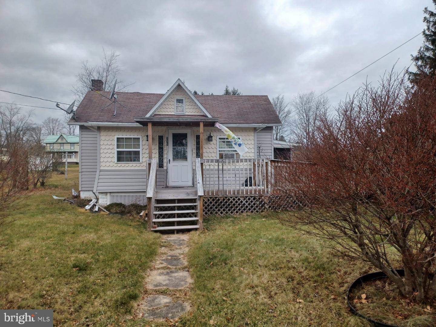 235 Glastonbury St Property Photo