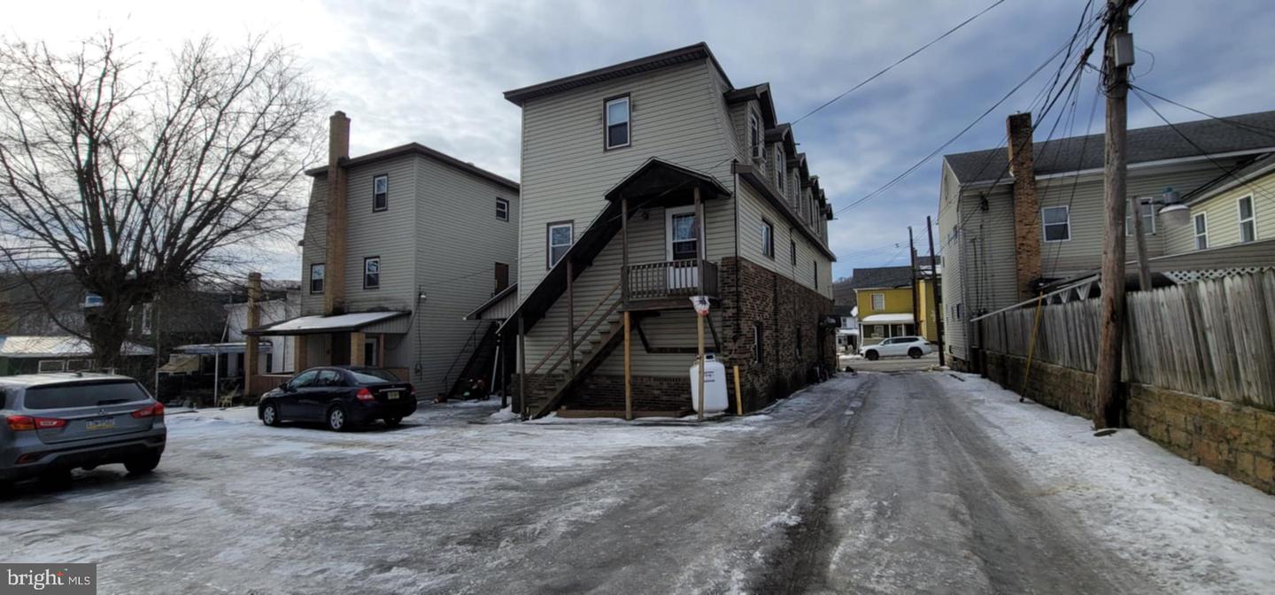 132 Curtin Street Property Photo 3