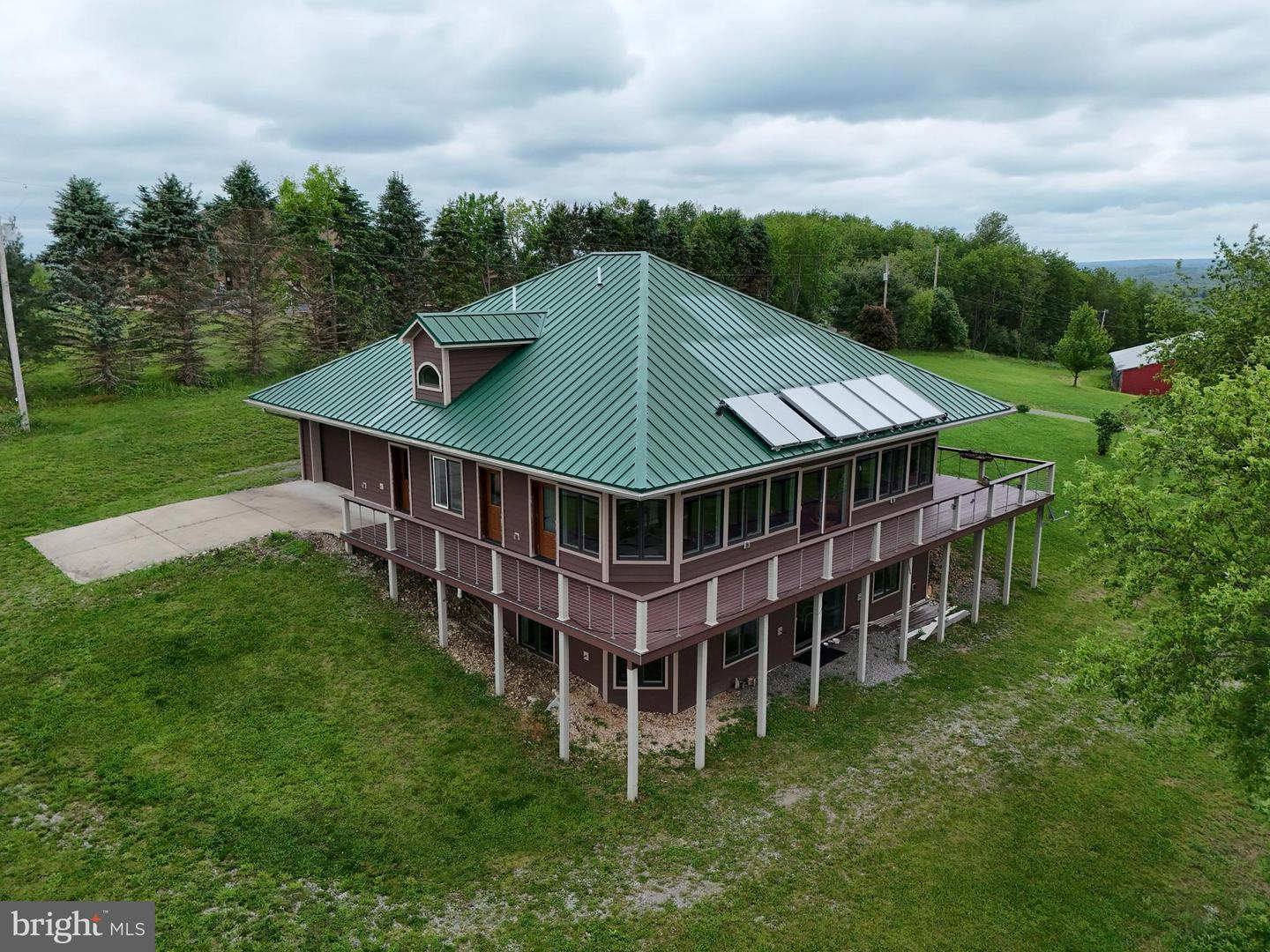 9207 Douglas Rd Property Photo 1