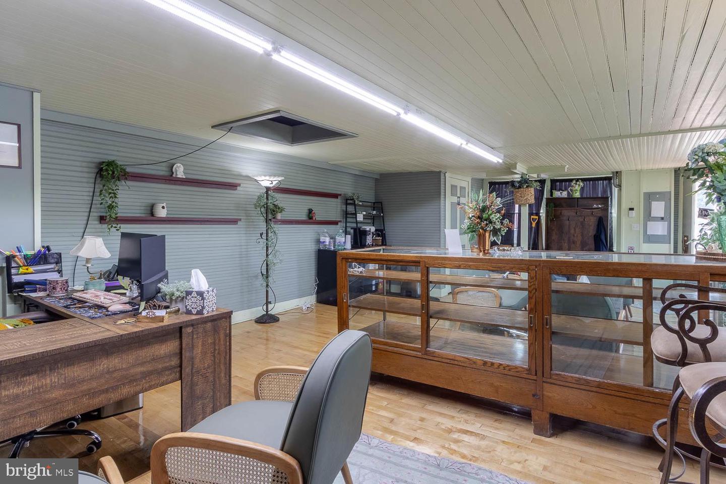 627 Hannah St Property Photo 19