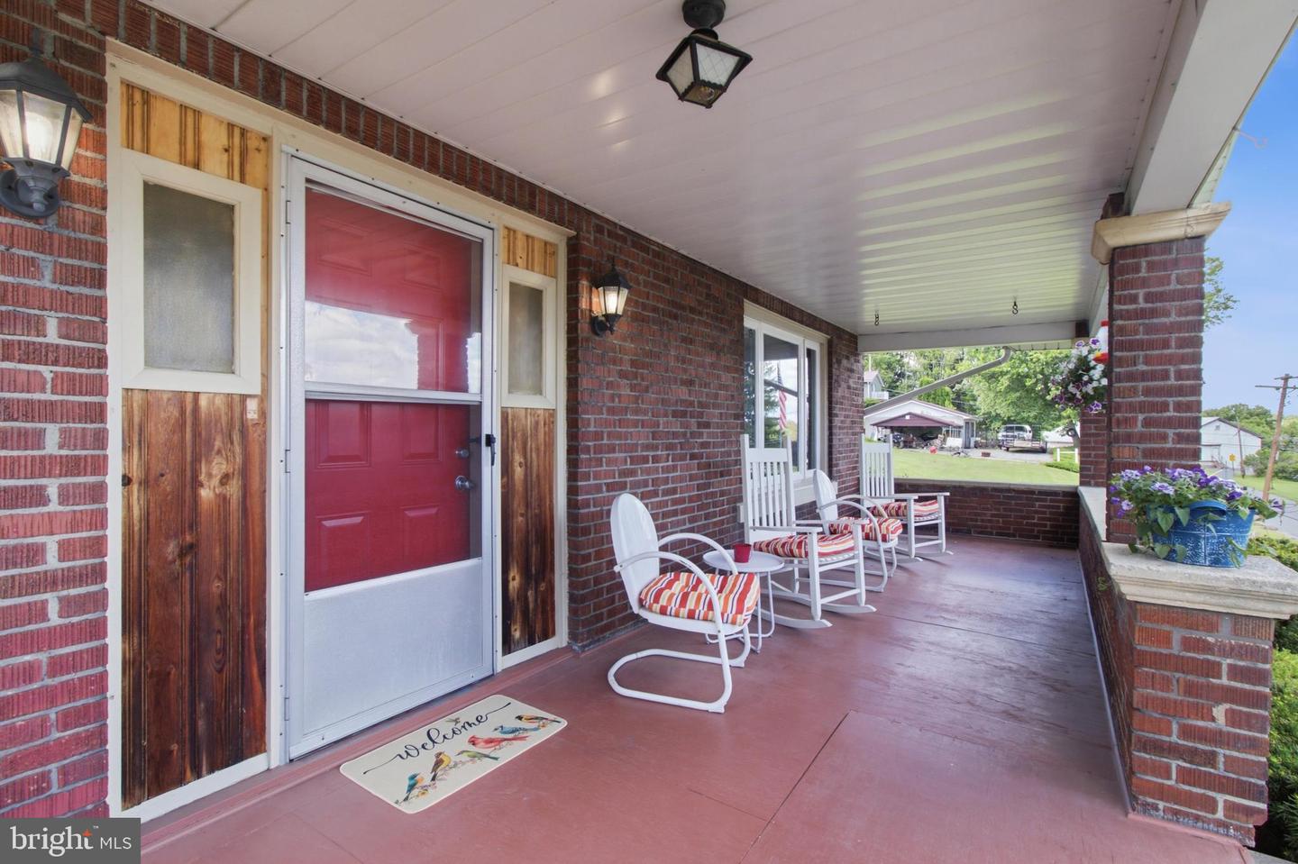 206 Elizabeth St Property Photo 4