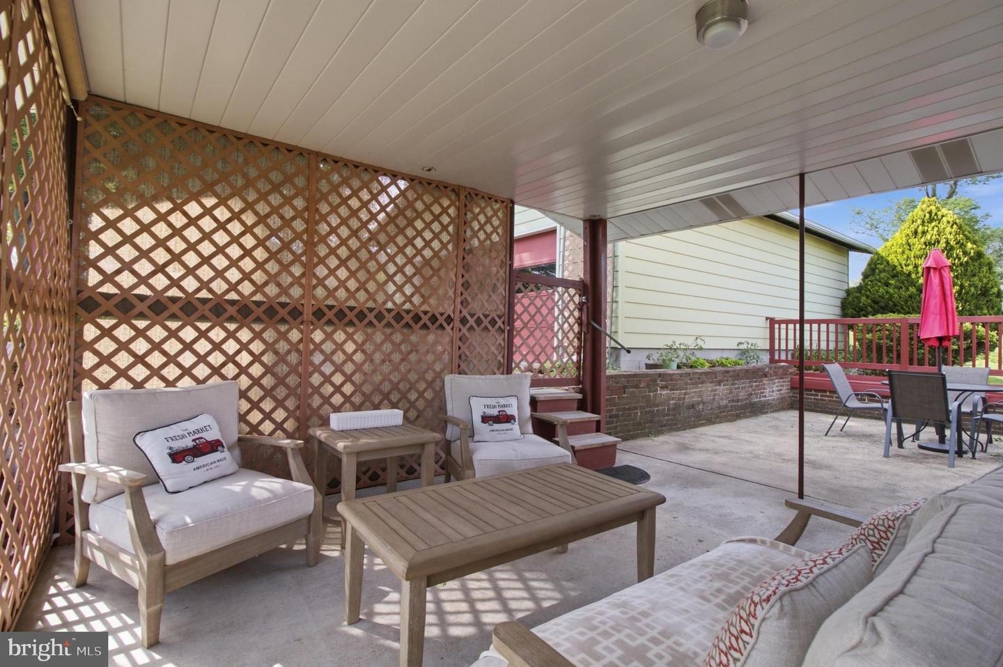 206 Elizabeth St Property Photo 5